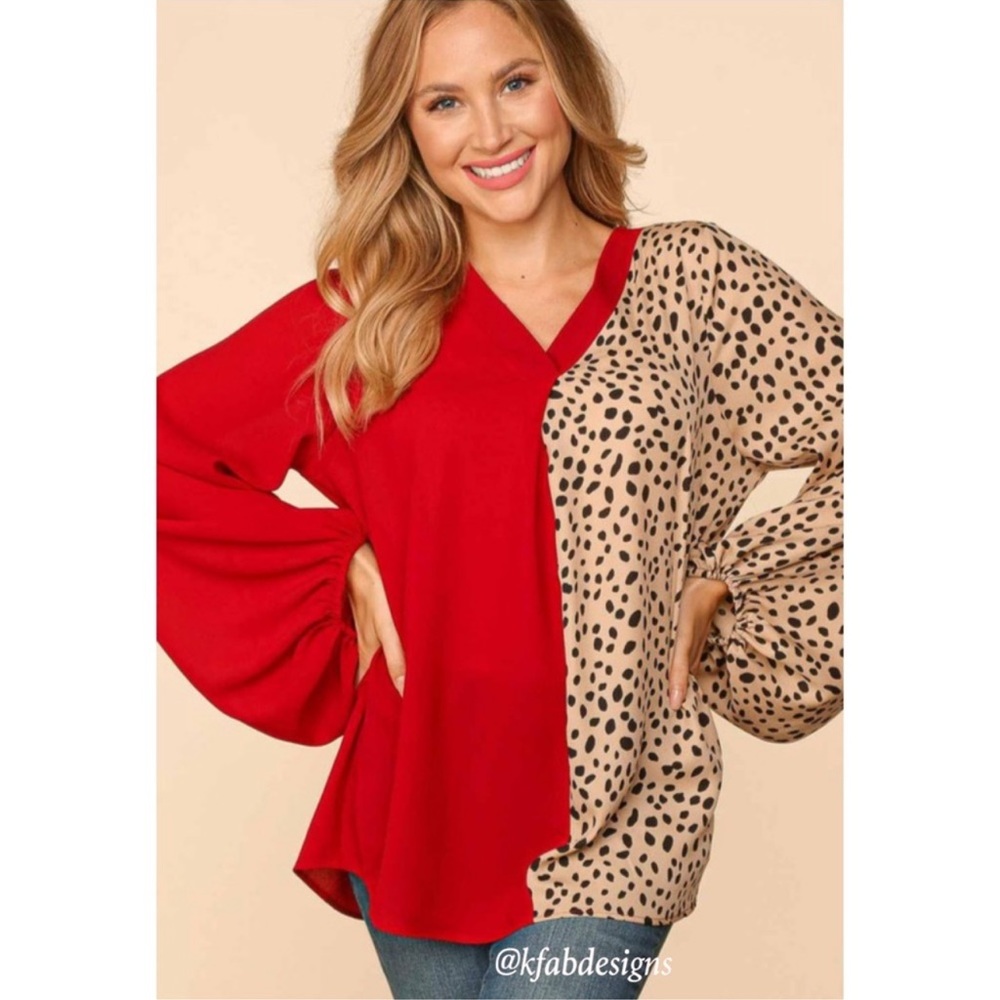 B43W❤️🤎Stunning red+tan color block top w/tiny animal print on tan background!